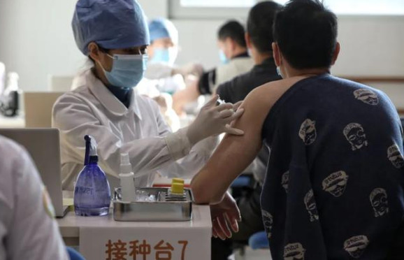 钟南山呼吁应当坚决接种疫苗